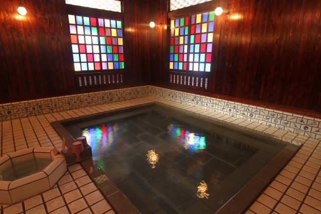 山代温泉古総湯 外観 ライトアップ