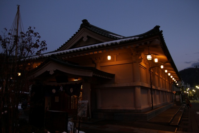山中温泉 菊の湯 男湯 外観 ライトアップ