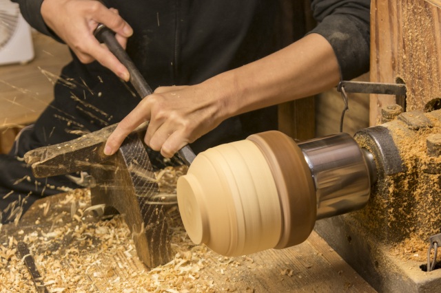 山中漆器 ろくろ挽き