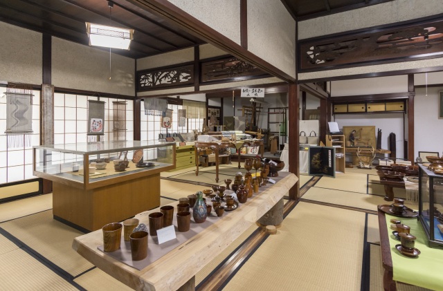 ろくろの里 工芸の館