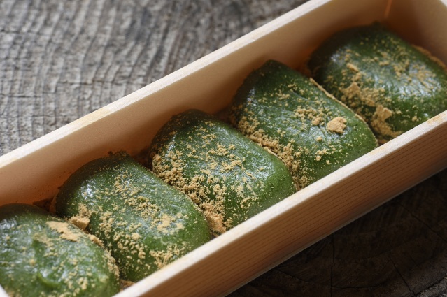 栢野大杉草だんご