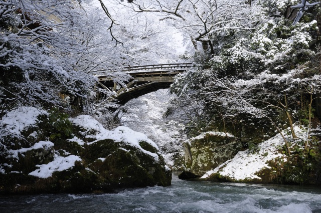 山中温泉 旧こおろぎ橋(三代目）雪景色