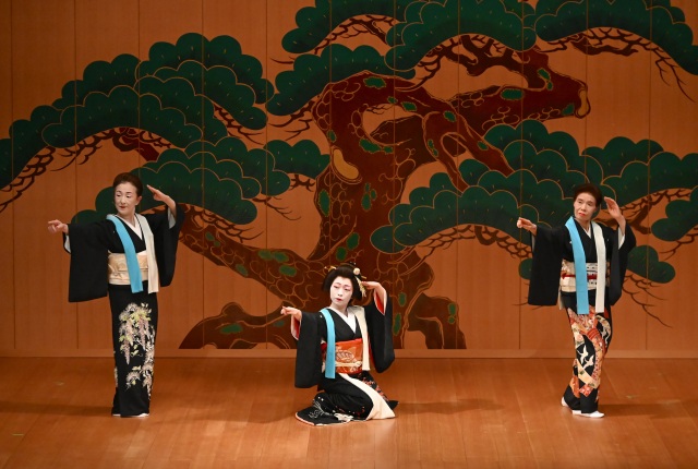 定期上演 『山中節 四季の舞』
